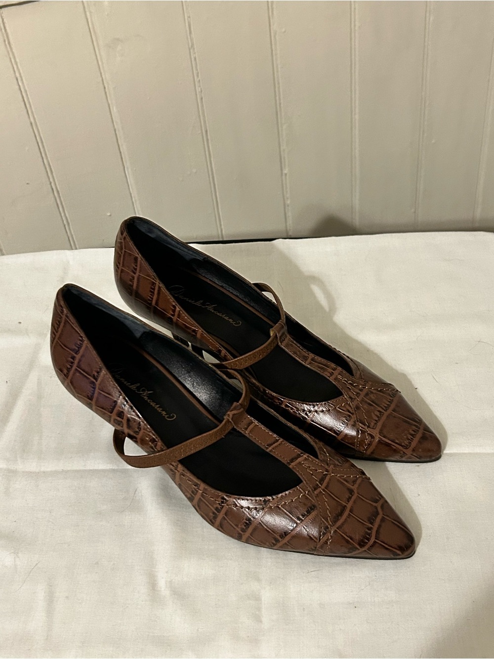 Daniele Ancarani Italian Leather Croc Embossed Asymmetrical Strap Kitten Heel 38